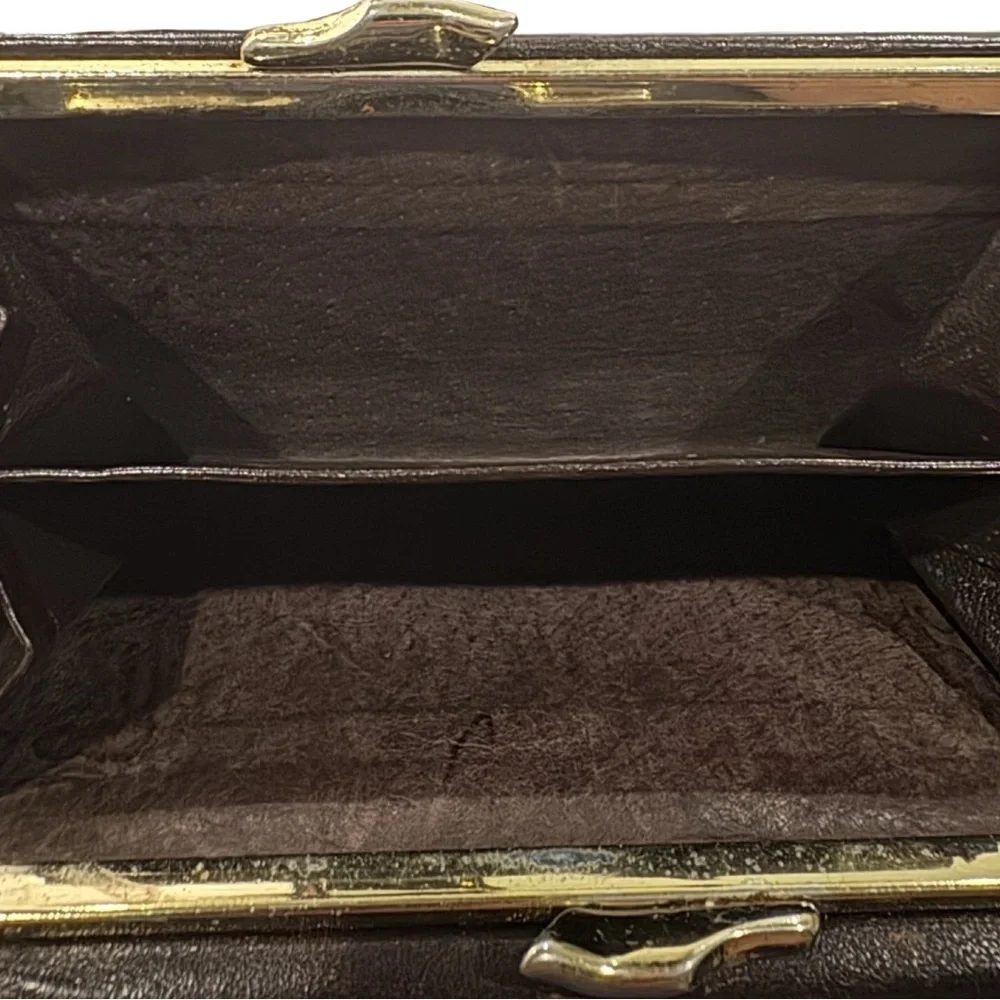 Nina Ricci Brown Leather Bifold Wallet with Kisslock
